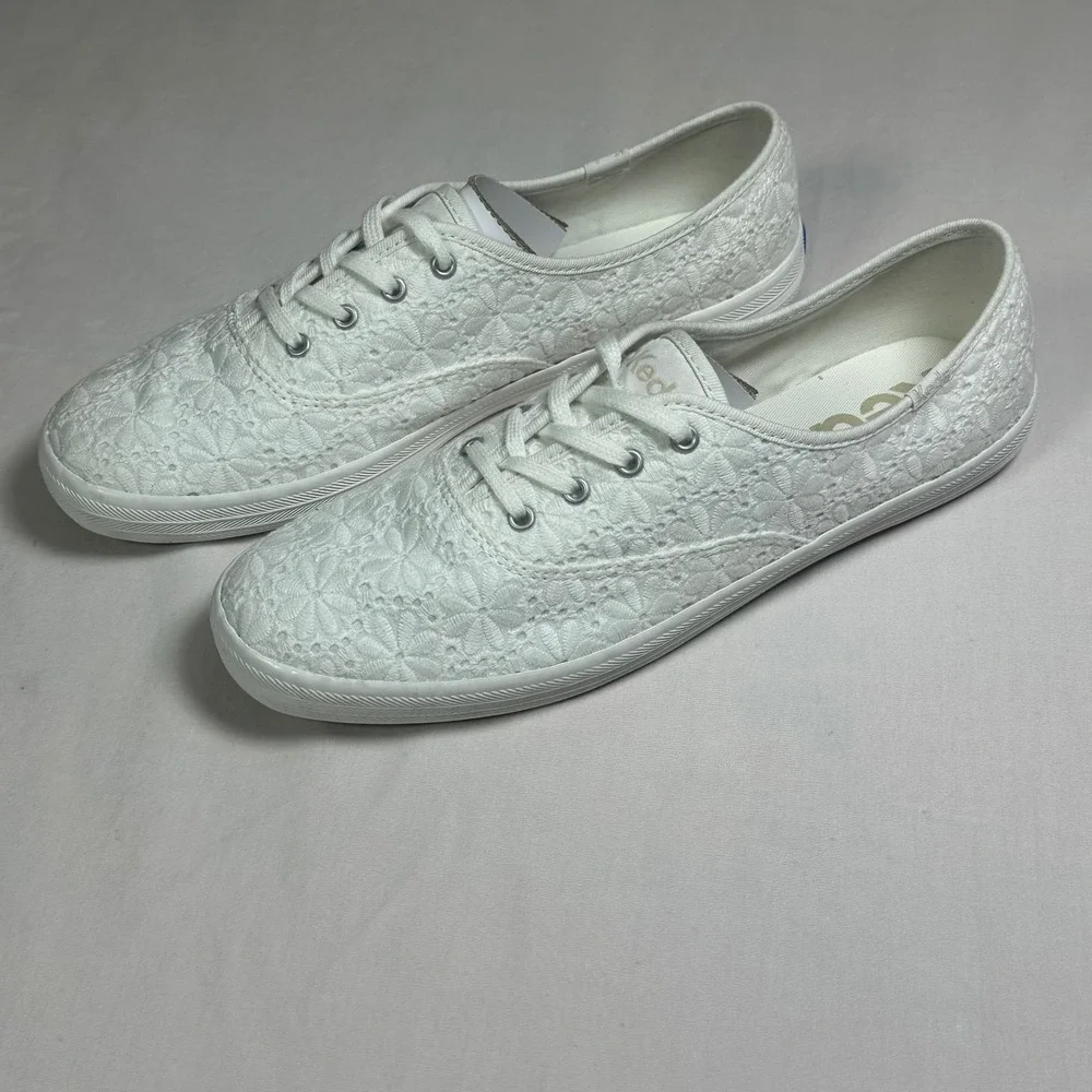 Keds Women's White Lace Sneakers Shoes Size 9.5M Fashion Casual New in Box‎